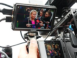 Europoslankyn Klára Dostálová pichází do volebního tábu ANO na Chodov. (4....