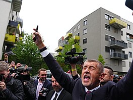 Vítz letoních parlamentních voleb Andrej Babi dorazil do volebního tábu ANO...