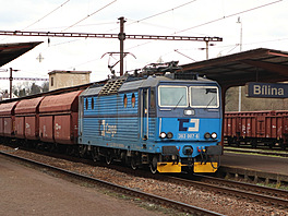 Vlak s výsypnými vozy