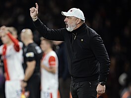 Slávistický trenér Jindich Trpiovský bhem derby proti Spart