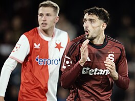 Sparanský útoník Albion Rrahmani po nepromnné anci v derby proti Slavii