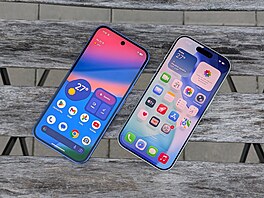 Apple iPhone 17 a Google Pixel 10