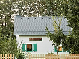 Na severu ech, v bezprostední blízkosti potoka a obklopen zelení, proel...