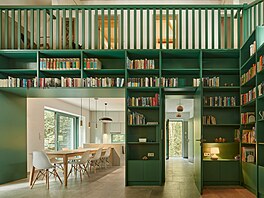 V pízemí se nachází vstupní chodba s návazností na toaletu a koupelnu, obytný...