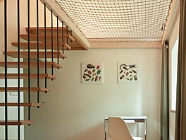 a dtský pokoj otevený a do vrcholu krovu. Pod ním je spací patro a...