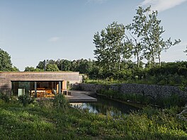 Tepeln upravené devo na fasád podporuje splynutí s pírodním prostedím.