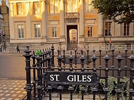 Molly strávila jednu noc na �toaletách� v polovin� zá�í.