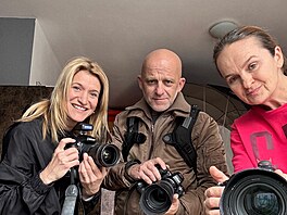 Monika Navrátilová, Hynek ermák a Lenka Hataová v zákulisí focení kalendáe...