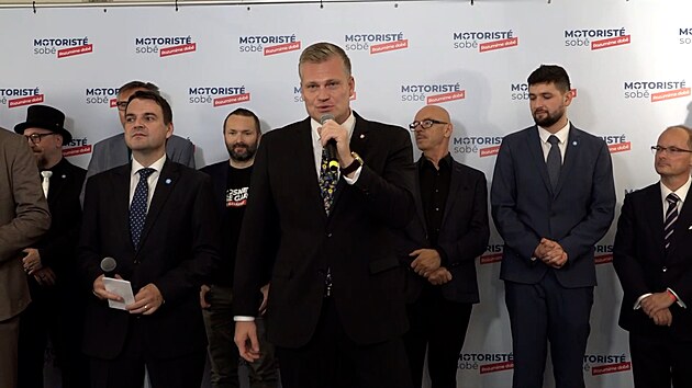 Vyjedn�vac� t�m Motorist� bude tvo�it p�edseda Petr Macinka, �estn� prezident...