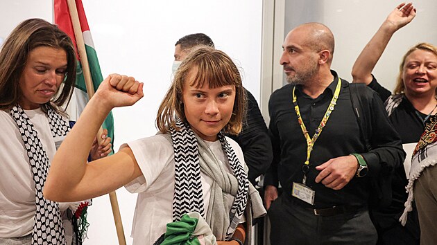 �védská aktivistka Greta Thunbergová p�ilet�la po deportaci z Izraele do Athén....