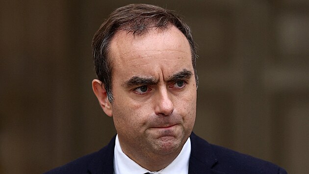 Francouzsk premir Sbastien Lecornu po 27 dnech v adu rezignoval. (6. jna 2025)