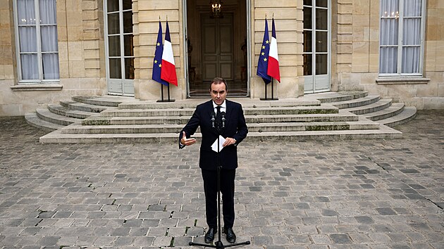 Francouzsk premir Sbastien Lecornu po 27 dnech v adu rezignoval. (6. jna 2025)