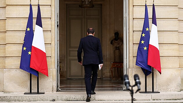 Francouzsk premir Sbastien Lecornu po 27 dnech v adu rezignoval. (6. jna 2025)