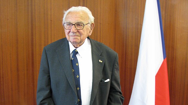 Nicholas Winton, zachr�nce t�m�� 700 lid� z obdob� holokaustu, p�i n�v�t�v� �esk� republiky.