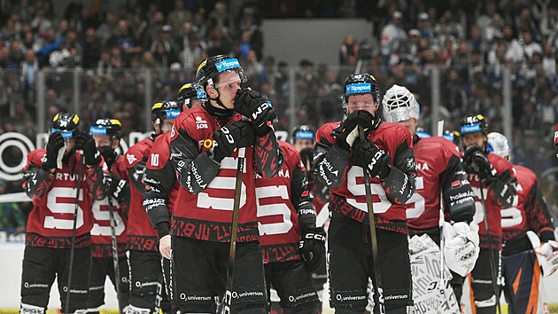 Sparant hokejist smutn po porce s Kladnem.