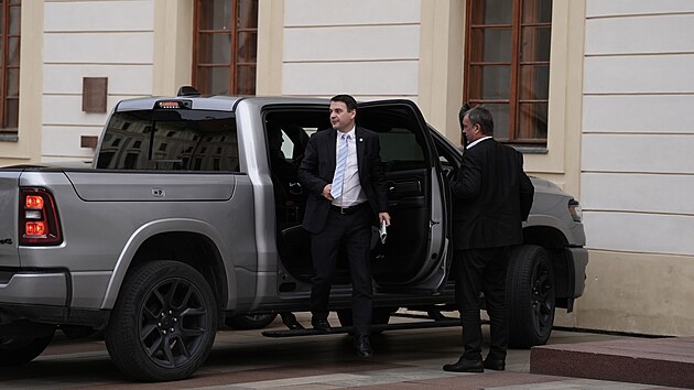 Na Prask hrad dorazil Petr Macinka (Motorist) na povolebn schzku s prezidentem Petrem Pavlem. (6. jna 2025)