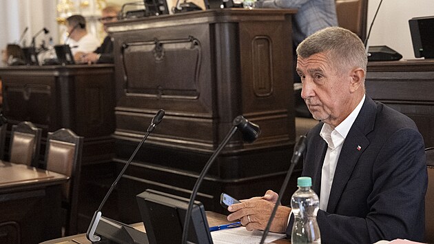 Andrej Babi� na ustavující sch�zi nového poslaneckého klubu hnutí ANO. (8....