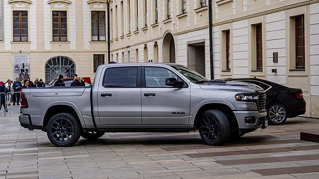 Na Prask hrad dorazil Petr Macinka (Motorist) na povolebn schzku s prezidentem Petrem Pavlem. (6. jna 2025)