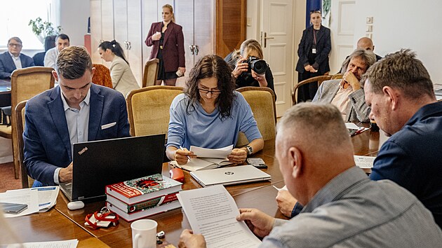 Ustavuj�c� sch�ze poslaneck�ho klubu SPD. (7. ��jna 2025)