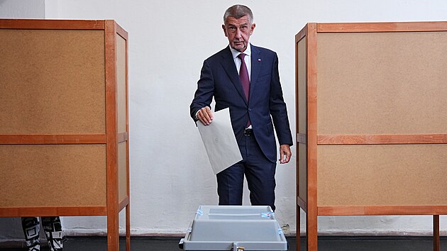 Andrej Babi� odevzdal sv�j hlas v Ostrav� ve volbách do Poslanecké sn�movny...