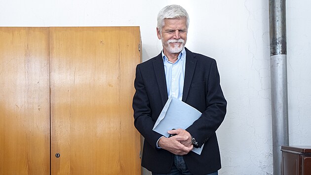 Volební místnost v Obci Černouček. Volí zde prezident republiky Petr Pavel s... Volební místnost v Obci Černouček. Volí zde prezident republiky Petr Pavel s...