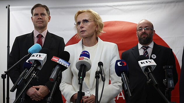 Kate�ina Kone�n� ozn�mila prohru Sta�ilo. Volebn� �t�b Sta�ilo je v hotelu...