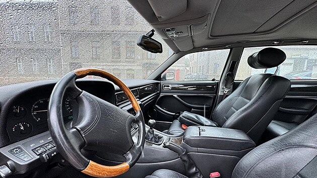 Jaguar XJR, kter� v roce 1996 doprov�zel Michaela Jacksona p�i jeho koncertu v Praze.