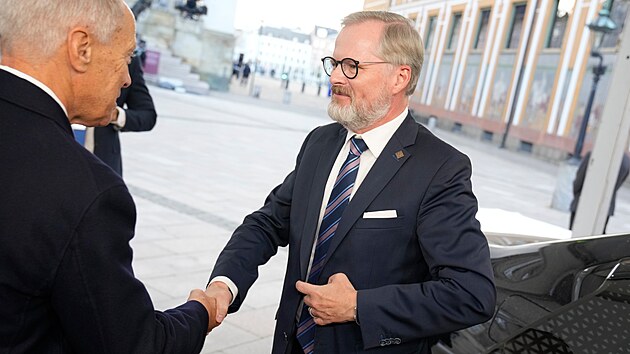 �esk� premi�r Petr Fiala p�ich�z� na jedn�n� evropsk�ch l�dr� v Kodani. (1. ��jna 2025)
