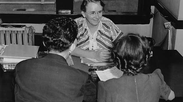 Dal podveden rodie, dal ukoistn dt, dal suma na kont. Georgia Tannov jedn se zjemci o adopci, rok 1939.