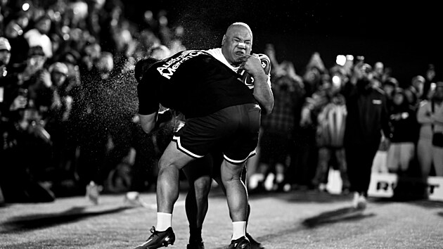 Nov brutln sport RUNIT je nelk sofistikovanost, nronost. Naopak, magnetizuje primitivn jednoduchost. Dva lid do sebe naraz. To je cel.