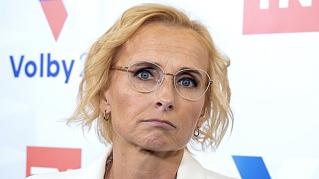 Lídryn� KS�M Kate�ina Kone�ná p�ed za�átkem p�edvolební debaty na TV Nova. (2....