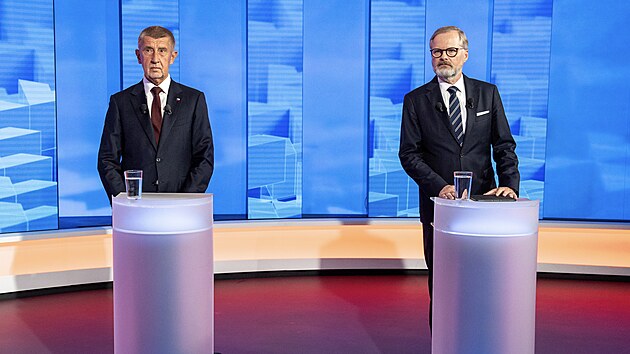 Premiér a expremiér �eské republiky Petr Fiala (SPOLU) a Andrej Babi� (ANO)...