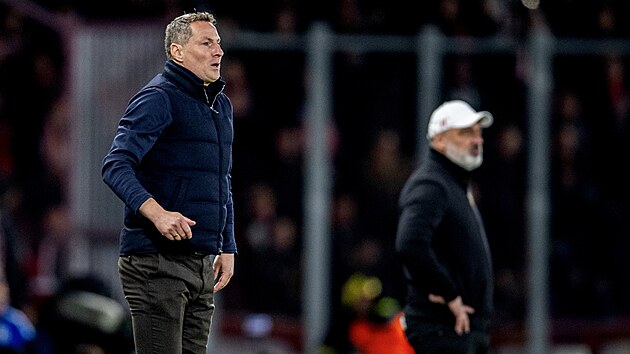 Spar�ansk� tren�r Brian Priske (vlevo) a jeho sl�vistick� prot�j�ek Jind�ich Trpi�ovsk�