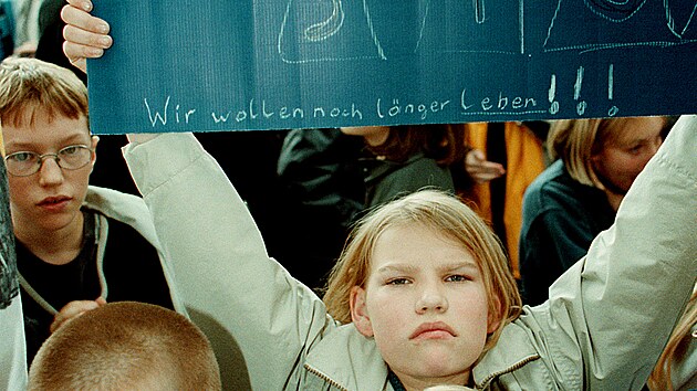 Odprci Temelna blokovali sedm jihoeskch hraninch pechod. Doln Dvoit. (2000)