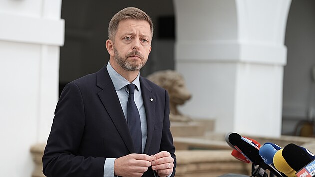 Vt Rakuan (STAN) hovo s novini po tiskov konferenci. (9. jna 2025)