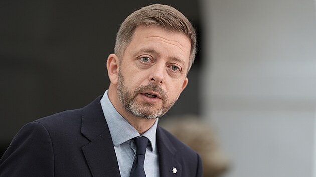 Vt Rakuan (STAN) hovo s novini po tiskov konferenci. (9. jna 2025)