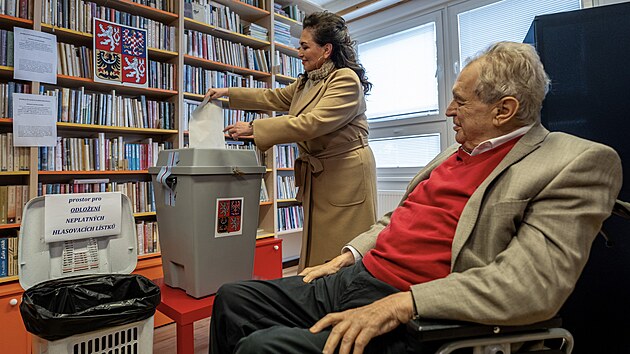 Volby do Poslanecké sněmovny Parlamentu České republiky. Odvolil exprezident... Volby do Poslanecké sněmovny Parlamentu České republiky. Odvolil exprezident...