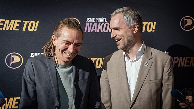 Volebn tb pirtsk strany. Praha Hl. ndra, Fantv sl. Zdenk Hib a Ivan Barto. (4. jna 2025)