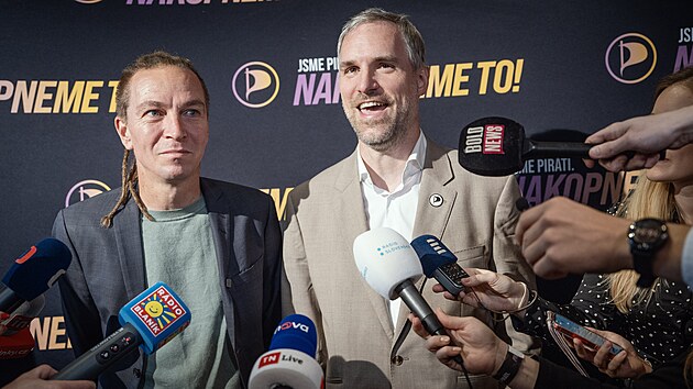 Volebn tb pirtsk strany. Praha Hl. ndra, Fantv sl. Zdenk Hib a Ivan Barto. (4. jna 2025)