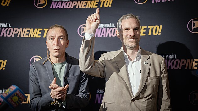 Volebn tb pirtsk strany. Praha Hl. ndra, Fantv sl. Zdenk Hib a Ivan Barto. (4. jna 2025)