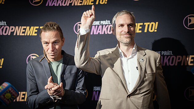 Volebn tb pirtsk strany. Praha Hl. ndra, Fantv sl. Zdenk Hib a Ivan Barto. (4. jna 2025)