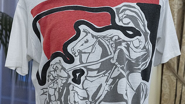 Triko Freddieho Mercuryho na tiskov konferenci k vstav Freddie - The Exhibition