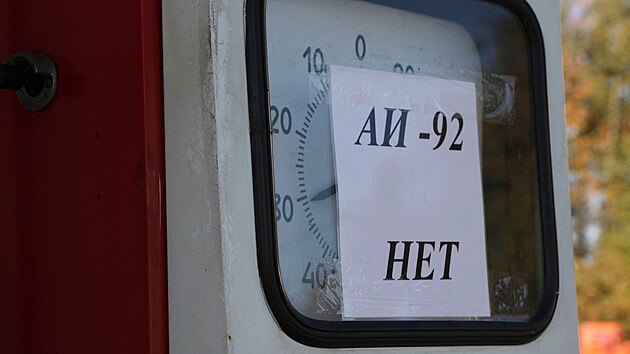 Rusov se potkaj s nedostatkem benznu. Snmek pochz z msta Ninij Novgorod. (26. z 2025)