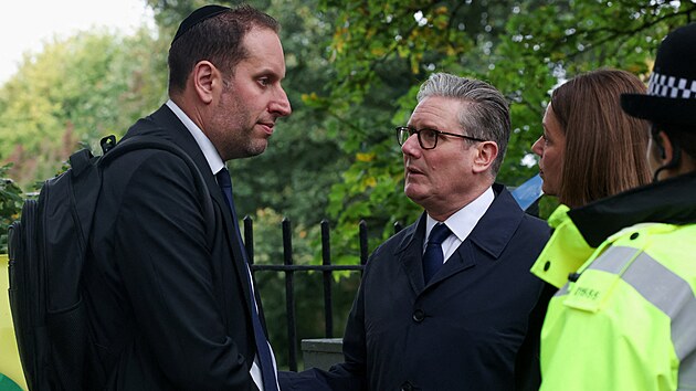 Britsk� premi�r Keir Starmer v Manchesteru nav�t�vil synagogu, kter� se stala ter�em teroristick�ho �toku. (3. ��jna 2025)