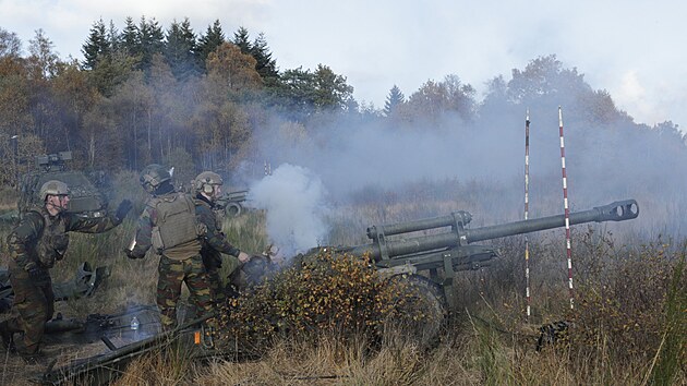 Voj�ci a voja�ky NATO na vojensk� z�kladn� v belgick�m Elsenbornu (18. ��jna 2022)
