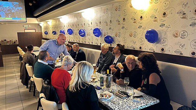 Volebn tb hnut ANO m zzem na Mal scn Metropolu v eskch Budjovicch.