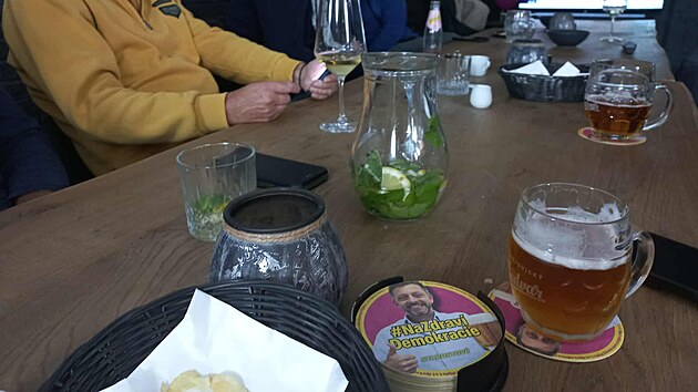 Ve tbu STAN v centru eskch Budjovicch maj podtcky s pedsedou Vtem Rakuanem.