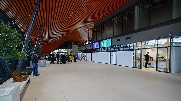 Tm rok a pl od demolice star ndran budovy se v brnnskm Krlov Poli otevel nov objekt. (1. jna 2025)