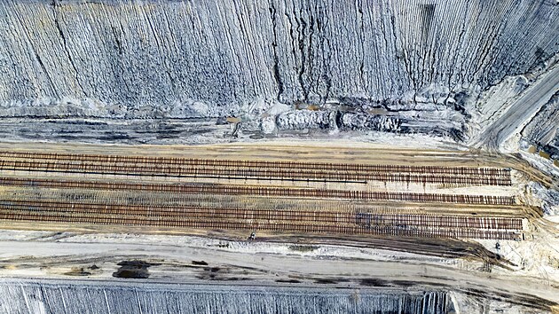 Fotografie zachycuje povrchov dl Welzow-Sd pobl Sprembergu v Nmecku. (30. z 2025)