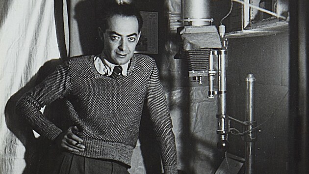 Brassaï: Autoportrt v temn mstnosti (1932)